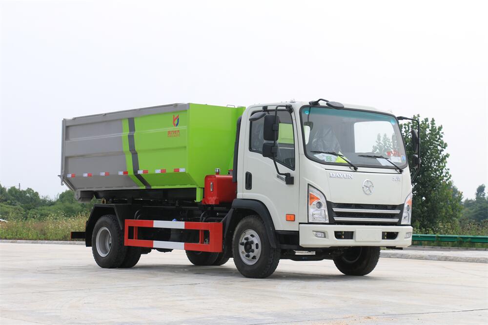 6方勾臂垃圾車(chē)-大運(yùn)生活建筑垃圾6噸勾臂垃圾車(chē)廠家