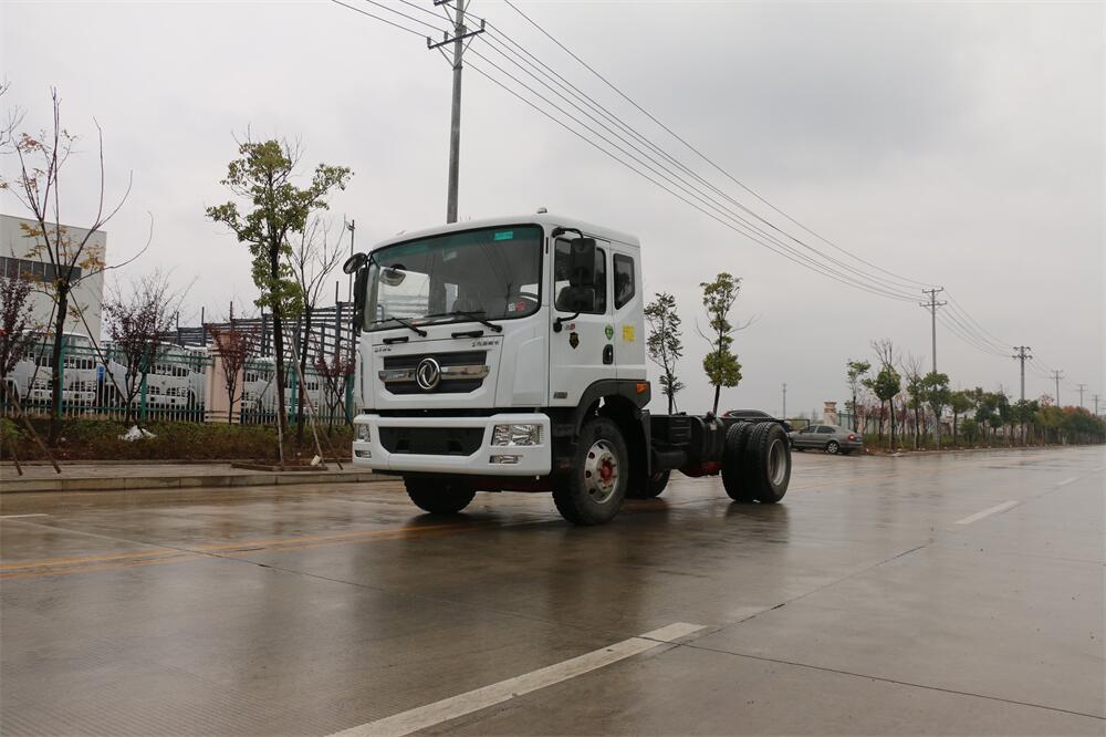 東風(fēng)D9（3950，康明斯210）國六 內(nèi)飾照片圖