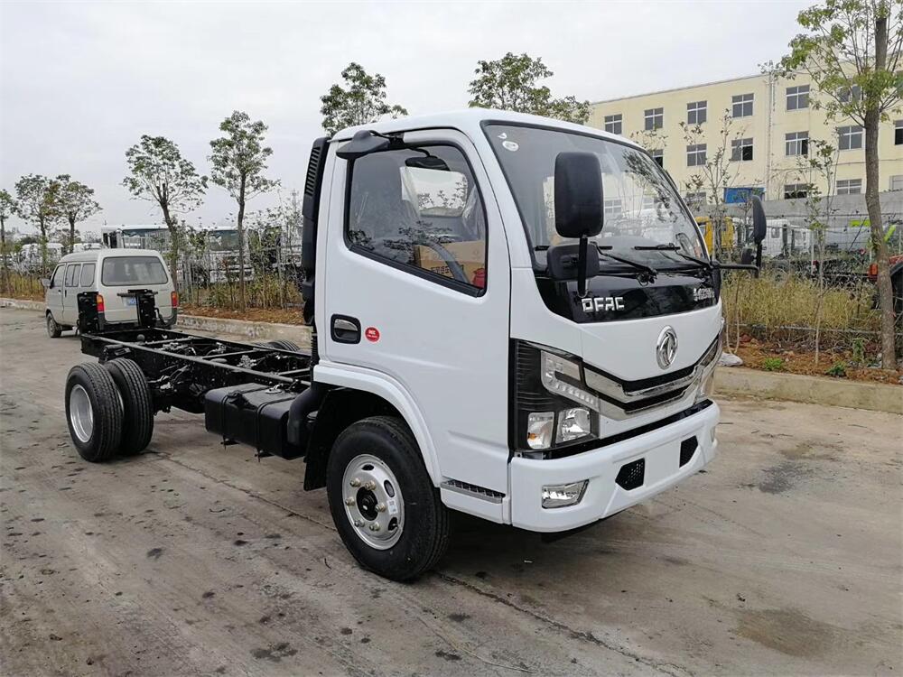 東風(fēng)小多利卡（3308，玉柴140）國六  內(nèi)飾照片圖